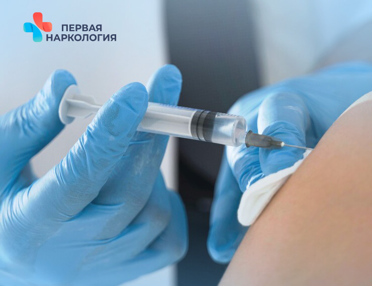 Шприц с препаратом вводят в вену